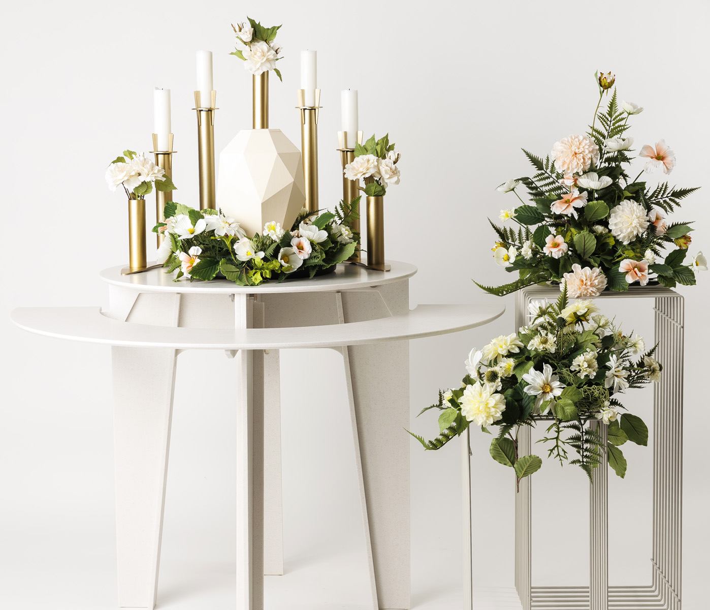 Blomsterställ Ceremoni med urnbordet Indie